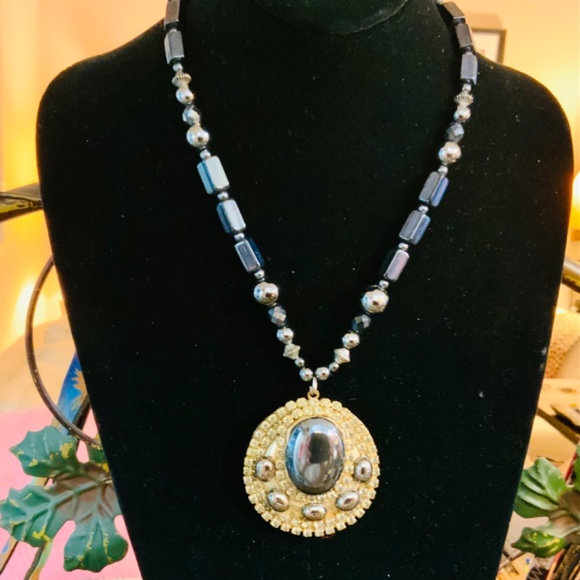 Exquisite VINTAGE GENUINE HEMATITE PENDANT STATEMENT NECKLACE- SWAROVSKI CRYSTAL - Picture 13 of 13